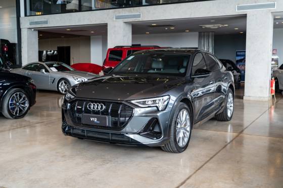 AUDI E-TRON ELÉTRICO SPORTBACK PERFORMANCE BLACK QUATTRO AUDI E-TRON ELÉTRICO SPORTBACK PERFORMANCE BLACK QUATTRO